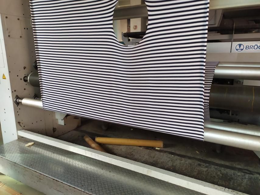 Striped fabric on the spreading machine